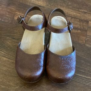 Style is Sam Dansko Clog Sandals - Brown